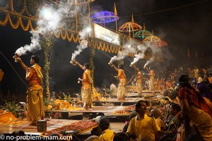 Dashashwanedh Ghat, arati
