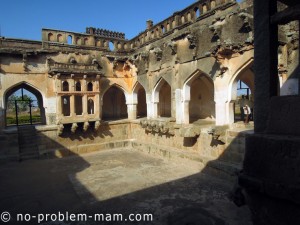 Queen's bath