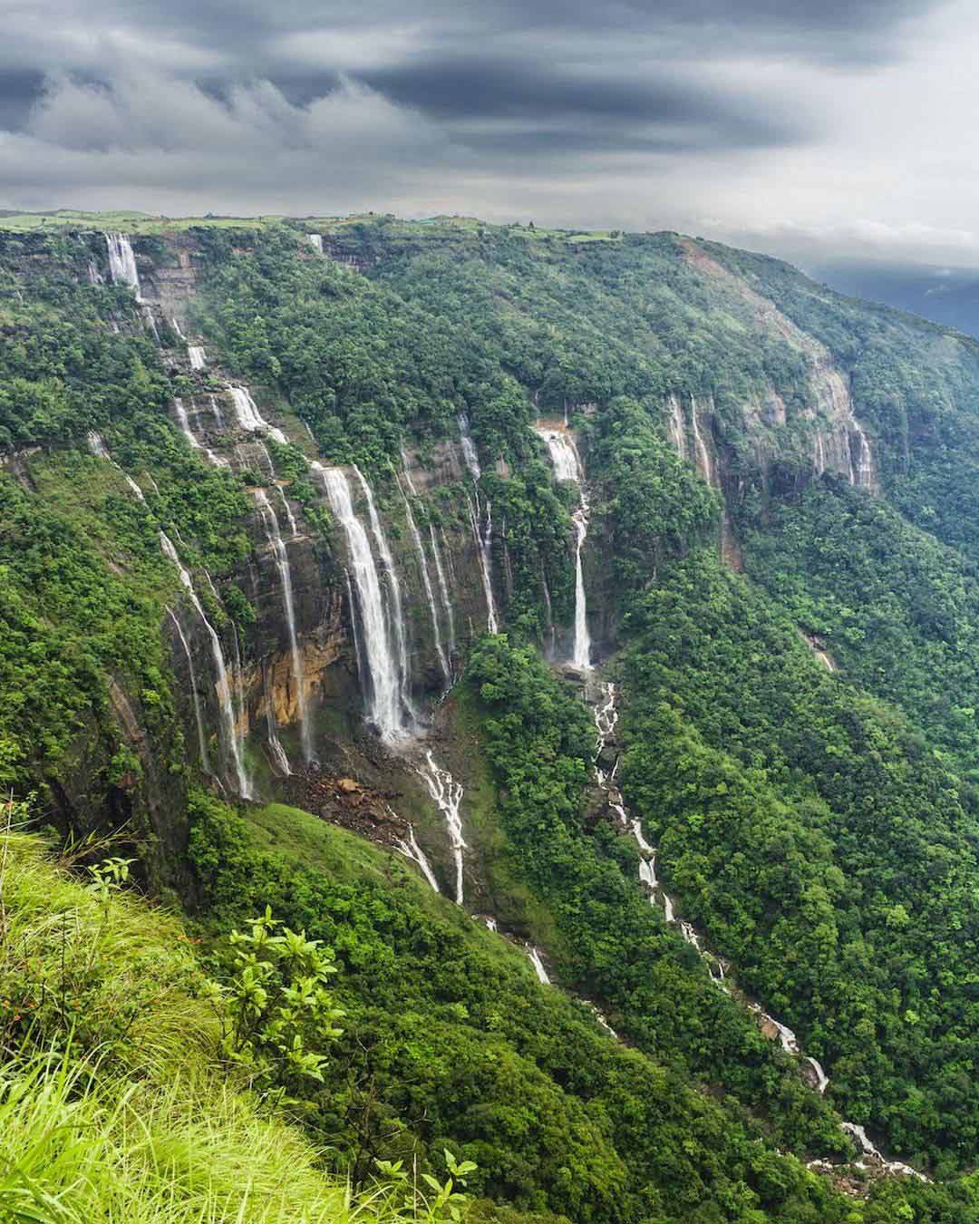 meghalaya-abode-of-clouds-and-waterfalls-magik-india